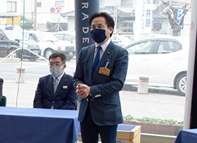 岡山県産材ベンチの寄贈式〈農林中央金庫様、岡山県森林組合連合会様より〉（井原駅）の画像2