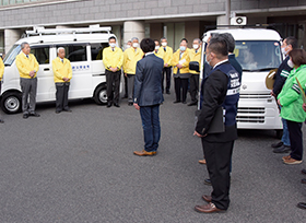 井原さくらライオンズクラブ認証40周年記念事業 記念品贈呈式（市役所玄関前）の画像1