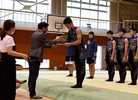 文化・スポーツ振興協会激励金交付（井原高校南校地 体育館）の画像1