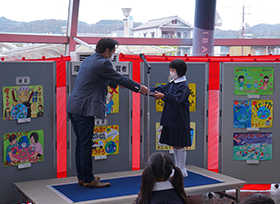 井原市環境ポスター表彰式（井原駅シンボルタワー）の画像1