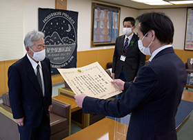 総務大臣表彰（自治会等地縁団体功労者表彰）伝達（第一応接室）の画像2