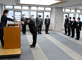 市職員等退職発令（大会議室）の画像1