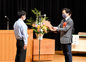 備中西商工会優良従業員表彰式（芳井生涯学習センター）の画像2