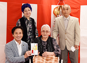 100歳の長寿を祝う（井原町 岡晴さん）の画像2