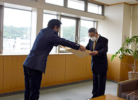 高齢者叙勲伝達式《三村明さん》（第一応接室）の画像