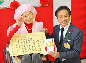 100歳の長寿を祝う（美星町　藤井澤枝さん）の画像1