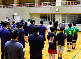 井原市バレーボール夜間リーグ戦開会式（井原体育館）の画像2