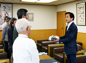 井原野鳥俱楽部　野鳥図鑑完成報告（第一応接室）の画像2