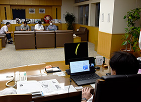 「活力ある地方を創る首長の会」緊急意見交換会（市長室）の画像2