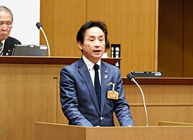 12月市議会定例会市長提案説明（議場）の画像1