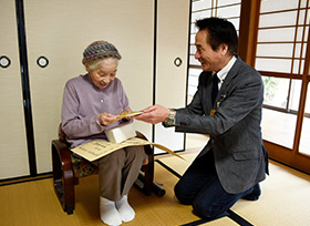 100歳の長寿を祝う（大江町 平本文香さん）の画像2