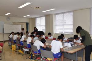 県主小勾玉作り